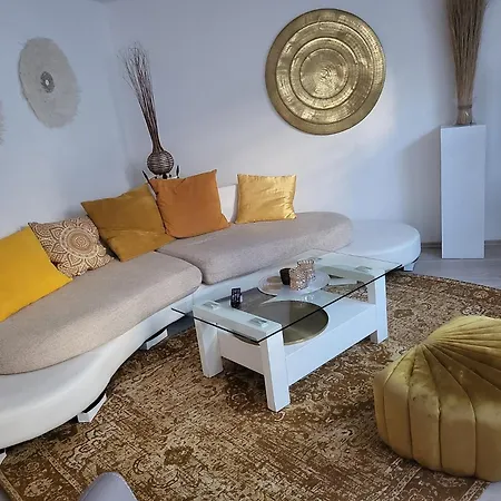Lounge 1